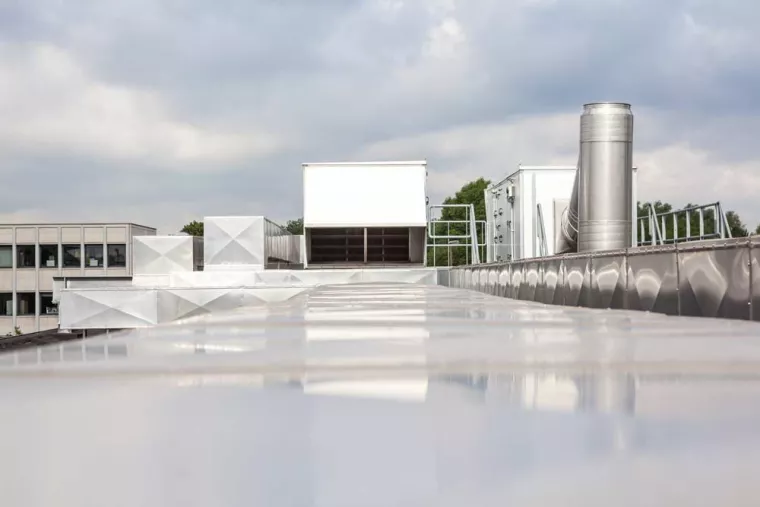Pose de peinture rafraîchissante sur toiture Cool Roof, Saverdun, TCD ISOLATION